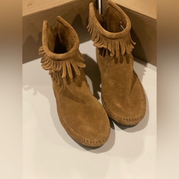 Minnetonka women’s Brown Suede‎ soft sole Fringe Ankle Boots size 6.5 - Picture 5 of 10